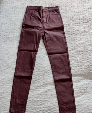 Pantalón efecto piel de stradivarius