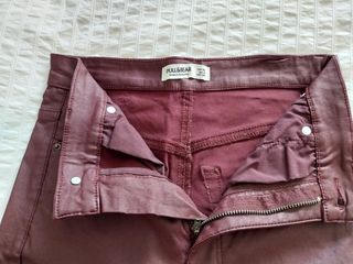 Pantalón efecto piel de stradivarius