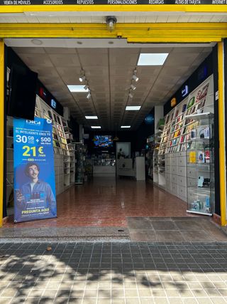 TRASPASO TIENDA DE ACCESORIOS MÓVILES 