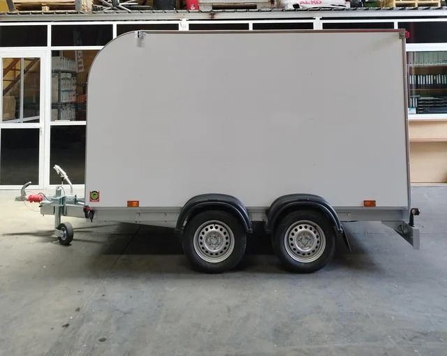 Remolque caja cerrada chapa galvanizada y aluminio