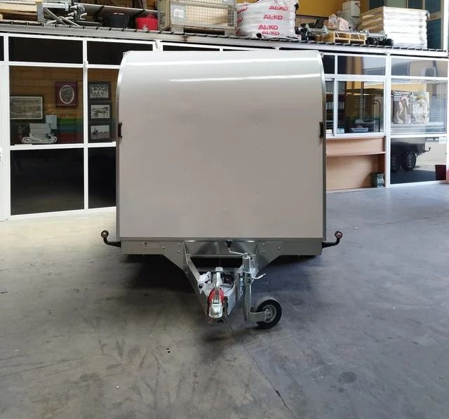 Remolque caja cerrada chapa galvanizada y aluminio