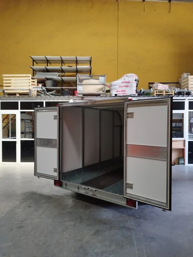 Remolque caja cerrada chapa galvanizada y aluminio