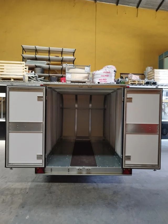 Remolque caja cerrada chapa galvanizada y aluminio