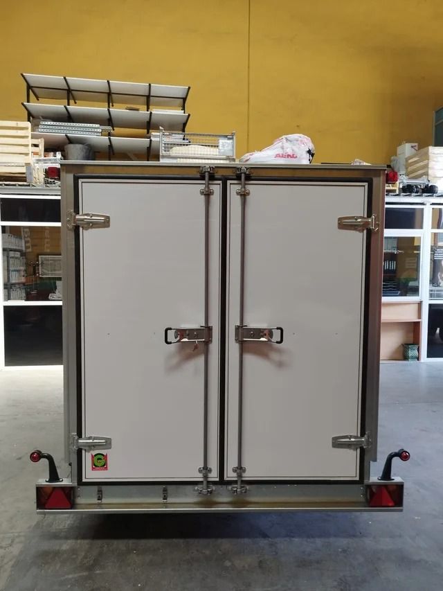 Remolque caja cerrada chapa galvanizada y aluminio