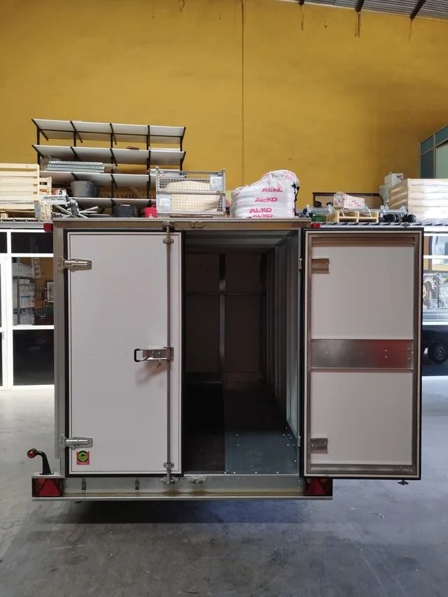 Remolque caja cerrada chapa galvanizada y aluminio