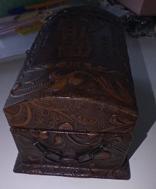 Baúl joyero antiguo.