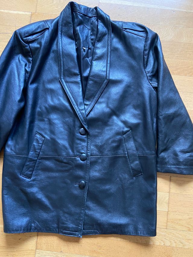 CHAQUETÓN DE CUERO DE MUJER