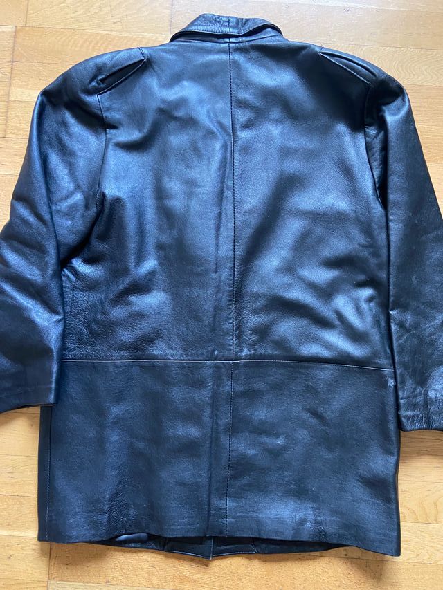 CHAQUETÓN DE CUERO DE MUJER