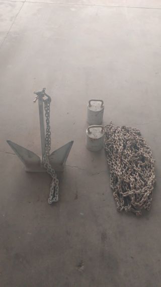 Ancla, cadena y pesas barco