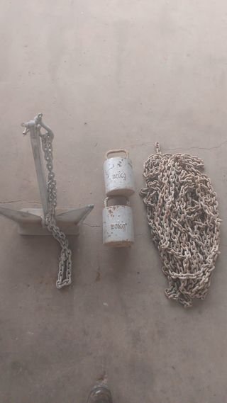 Ancla, cadena y pesas barco