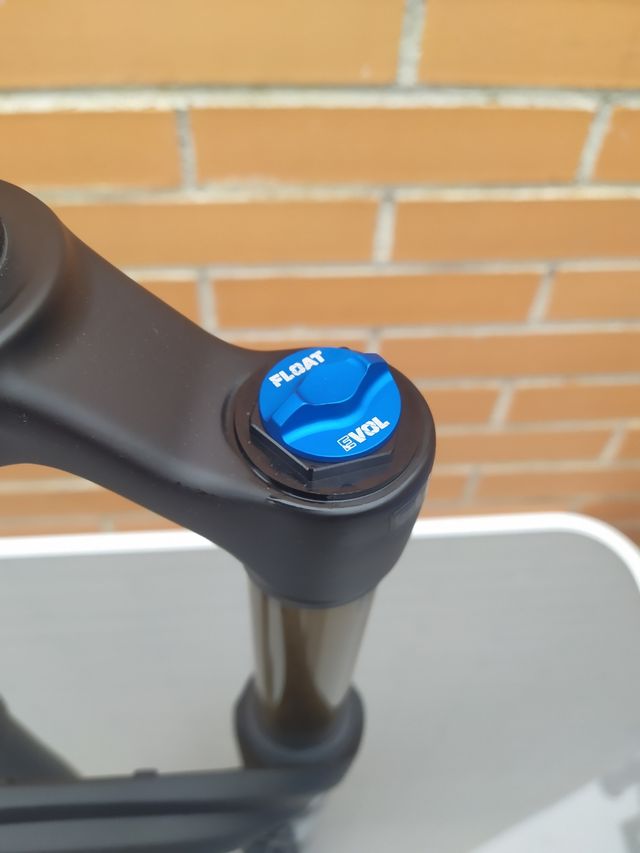 2023 29" E-Bike FOX34 Kashima 140mm. Horquilla.