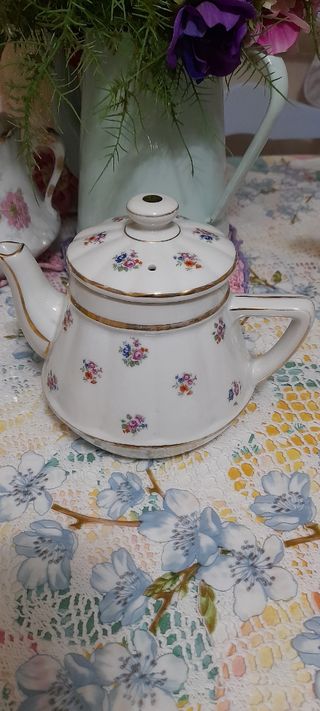 Antigua tetera de porcelana francesa, grande