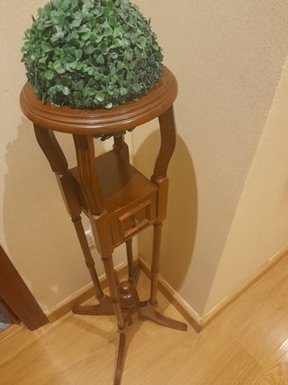 Pedestal macetero