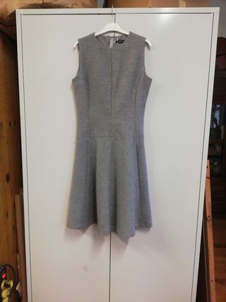Vestido de punto Zara. 