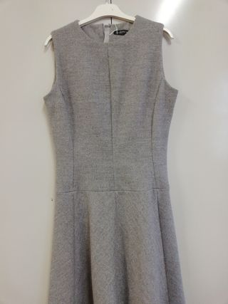 Vestido de punto Zara. 
