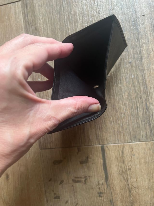 cartera piel marron oscura