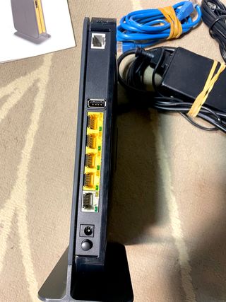 Modem Router WiFi Netgear DGND4000 N750