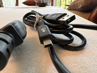 Cables USB antiguos + antena TV