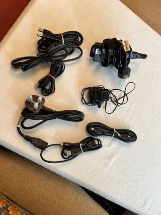 Cables USB antiguos + antena TV