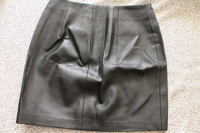 Falda efecto piel con cremallera