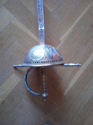 Dos espadas toledanas