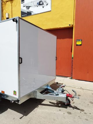 Remolque caja cerrada 250x185x180 techo fijo