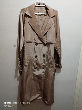 Gabardina beige ligera tela satinada