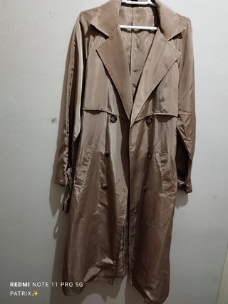 Gabardina beige ligera tela satinada