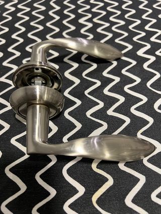 Manivela cromada para puerta de interior