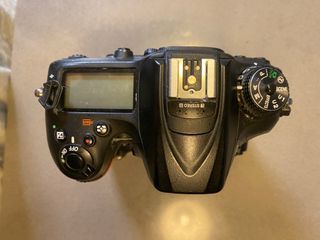 Nikon D7200 + 18 - 140, f 3.5 - 5.6, DX, VR + grip