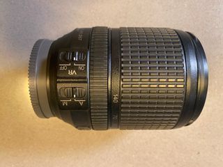 Nikon D7200 + 18 - 140, f 3.5 - 5.6, DX, VR + grip