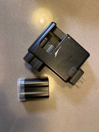 Nikon D7200 + 18 - 140, f 3.5 - 5.6, DX, VR + grip