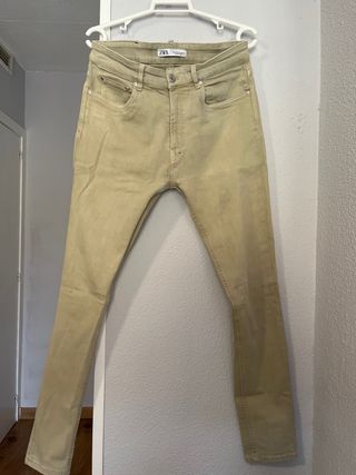 Pantalón vaquero beige skinny
