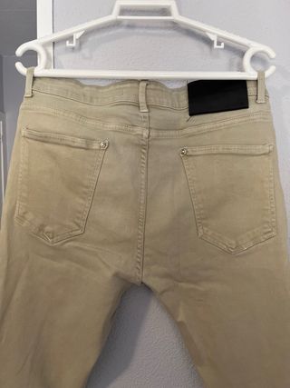 Pantalón vaquero beige skinny
