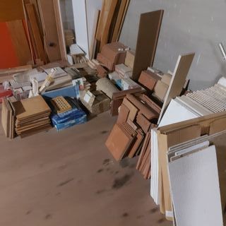 Baldosas de suelo y azulejos de diferentes tipos 