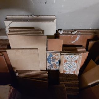 Baldosas de suelo y azulejos de diferentes tipos 