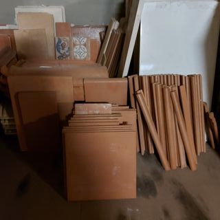 Baldosas de suelo y azulejos de diferentes tipos 