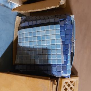 Baldosas de suelo y azulejos de diferentes tipos 