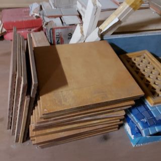 Baldosas de suelo y azulejos de diferentes tipos 