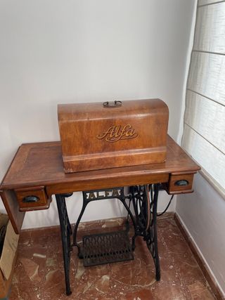 Maquina de cose antigua