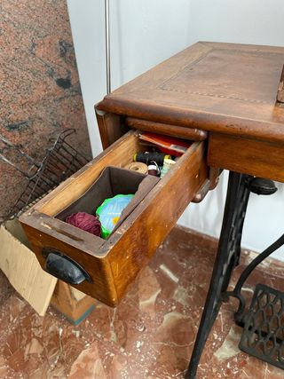 Maquina de cose antigua