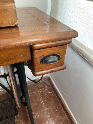 Maquina de cose antigua