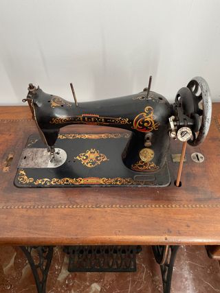 Maquina de cose antigua