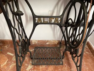 Maquina de cose antigua