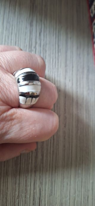 Anillo metal y esmalte