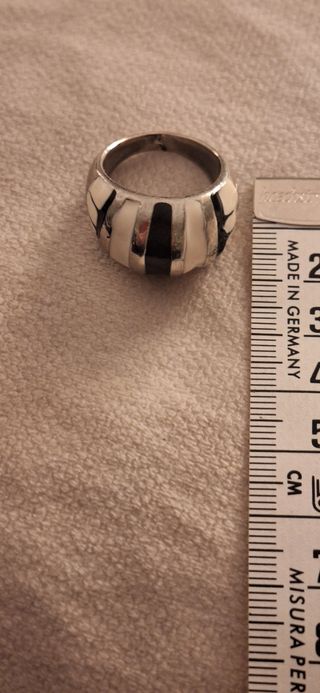 Anillo metal y esmalte