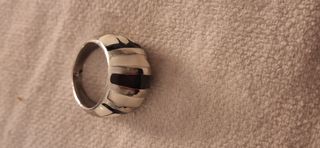 Anillo metal y esmalte