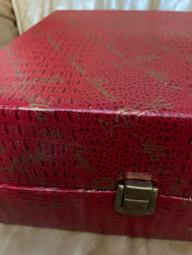 Botella y vasos para licores