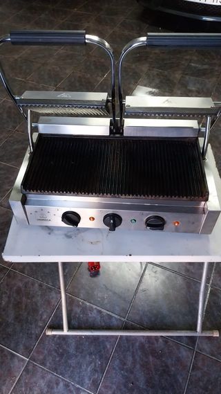 SE VENDE GRILL NUEVO NUEVO