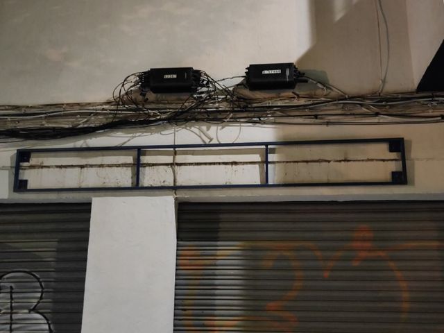 Cartel y Extrusora Publicitaria